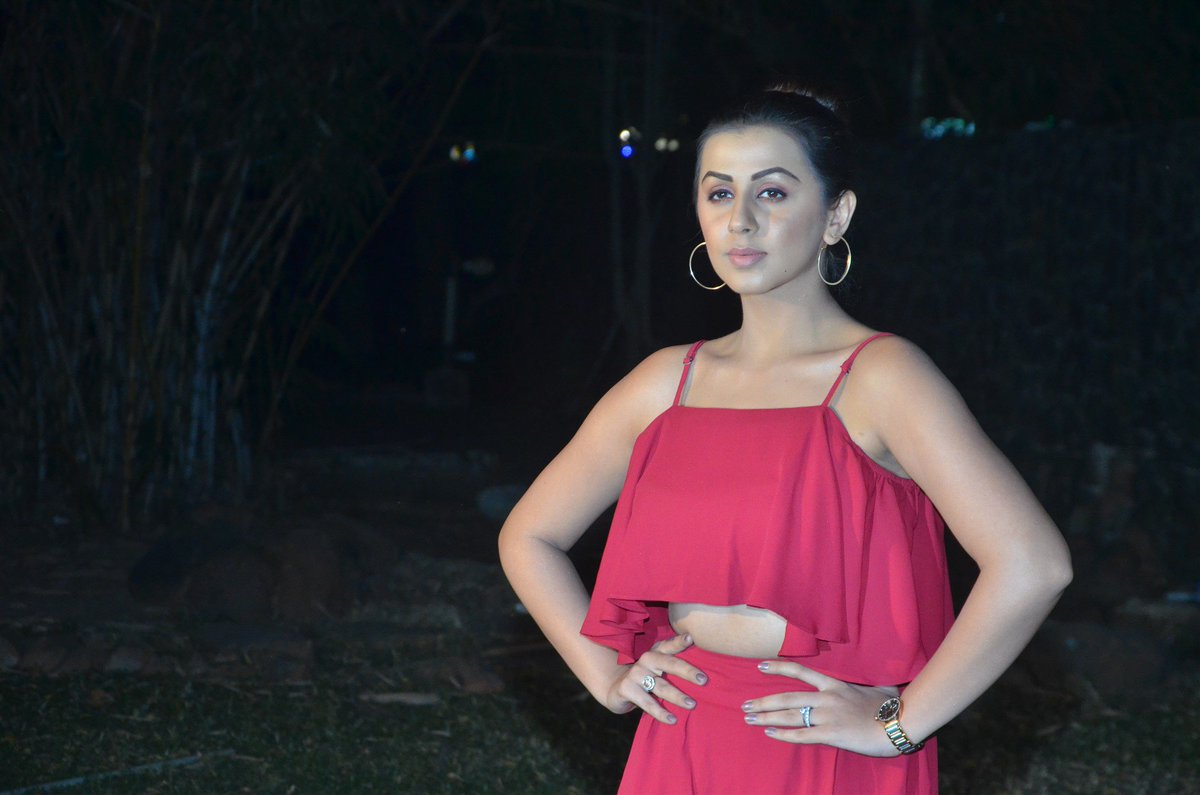 tamilcinemaYT's tweet photo. Beautiful @nikkigalrani at #PakkaTeaserLaunch 😍 https://t.co/6wAlcoCxea