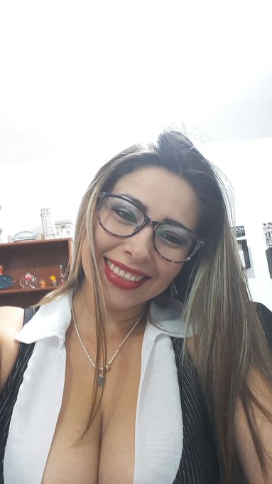 Estoy en vivo! ven a verme https://t.co/FA4Wv5KsGU  #Qcams https://t.co/SBJVo2WA0r<a href="/tag/qcams"class="tags"><span>#qcams</span></a>