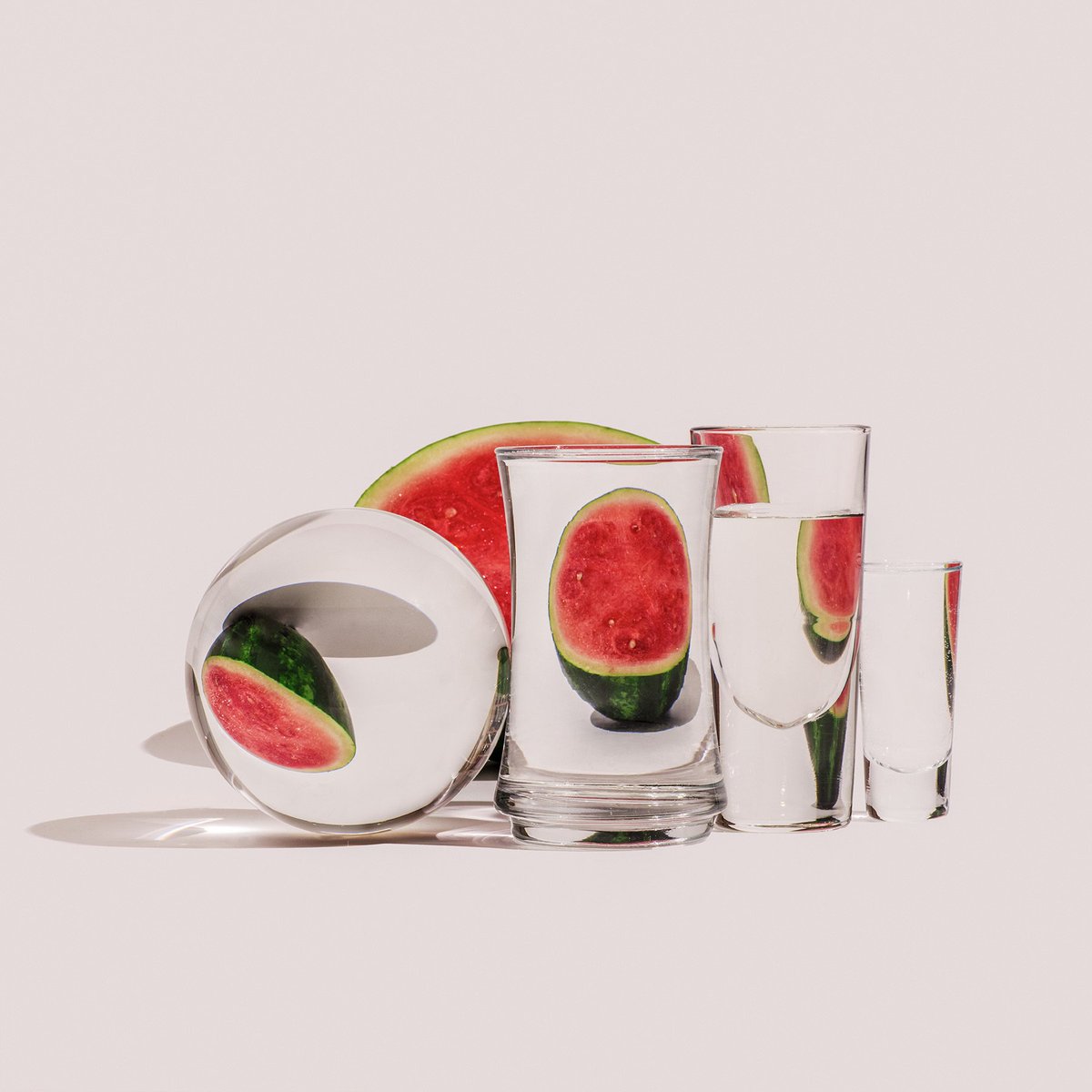 thisiscolossal's tweet photo. Foods Distorted Through Liquid and Glass in Photographs by Suzanne Saroff https://t.co/wuOWyC3Ioe https://t.co/QLsVVKuxSM