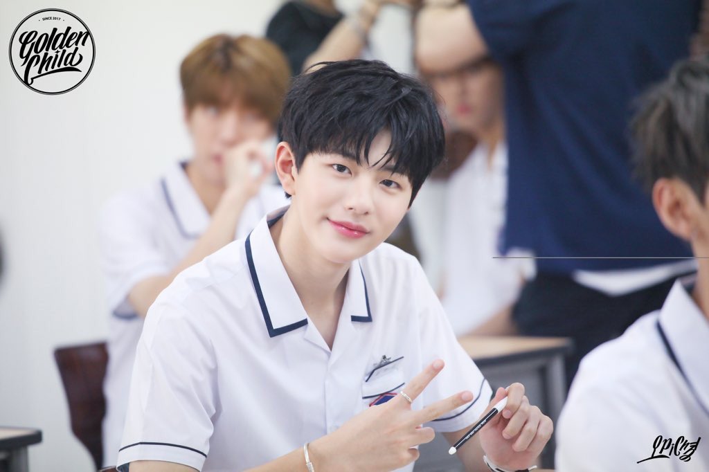 잘생긴남돌봇 tweet media