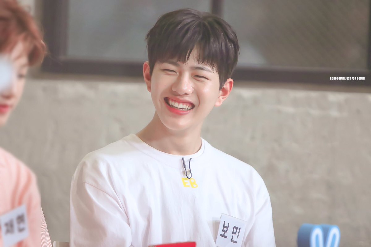 잘생긴남돌봇 tweet media