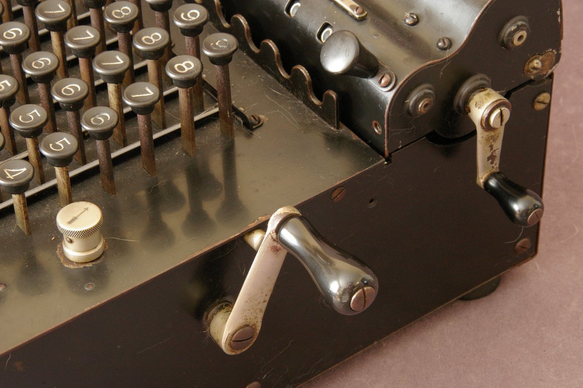 Rubberswan's tweet image. This is the first tweet of a series highlighting my collection of mechanical calculators, in approximate order of age. This is a Monroe Model G from about 1920. Capacity 8x8x16.  Weight 30 pounds. It’s in good working order. #monroecalculator #mechanicalcalculator #oldtech