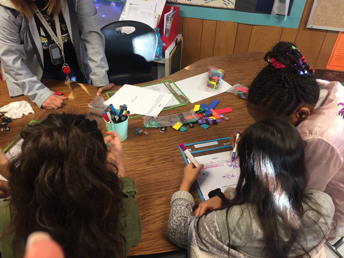 MCLDub's tweet photo. Mrs Perez works on comparing fractions with manipulatives and word problems at her Teacher station. #haysmath @HarrisPhilpott https://t.co/45JbKW5KlL