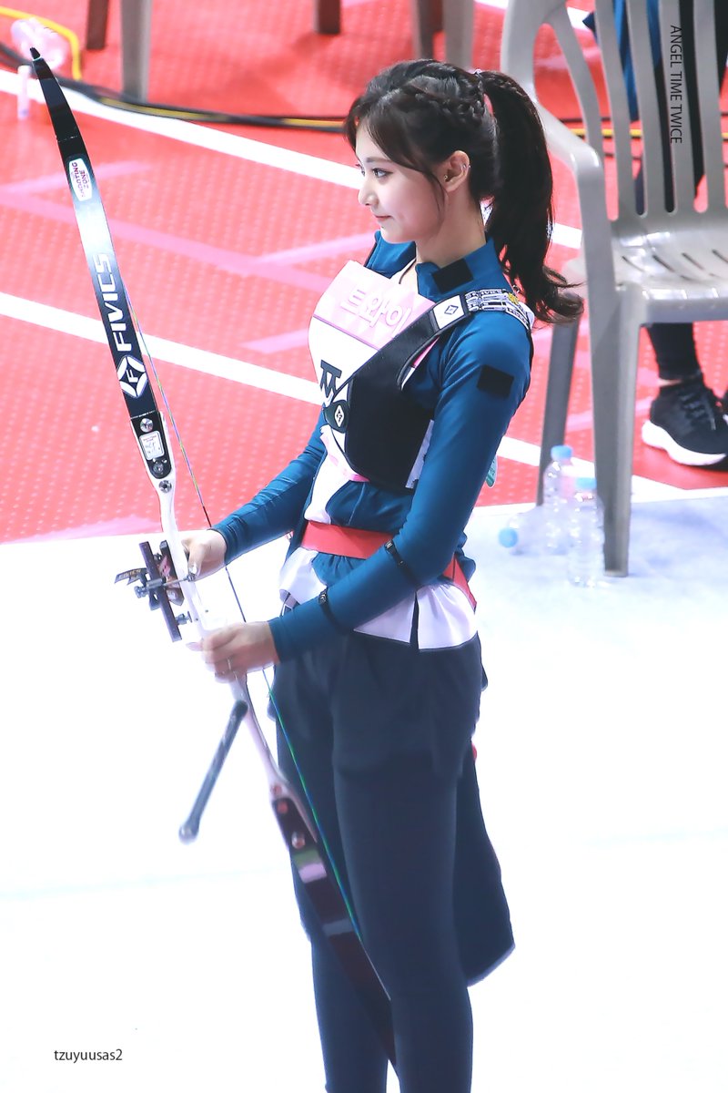 tzuyuusas2's tweet photo. 180115 아육대 #TZUYU 3pic

ポニーテール　揺らしながら
風の中...🐶💘

#쯔위 #周子瑜 #ツウィ #트와이스 
@JYPETWICE #TWICE https://t.co/8t5cfJdrHS