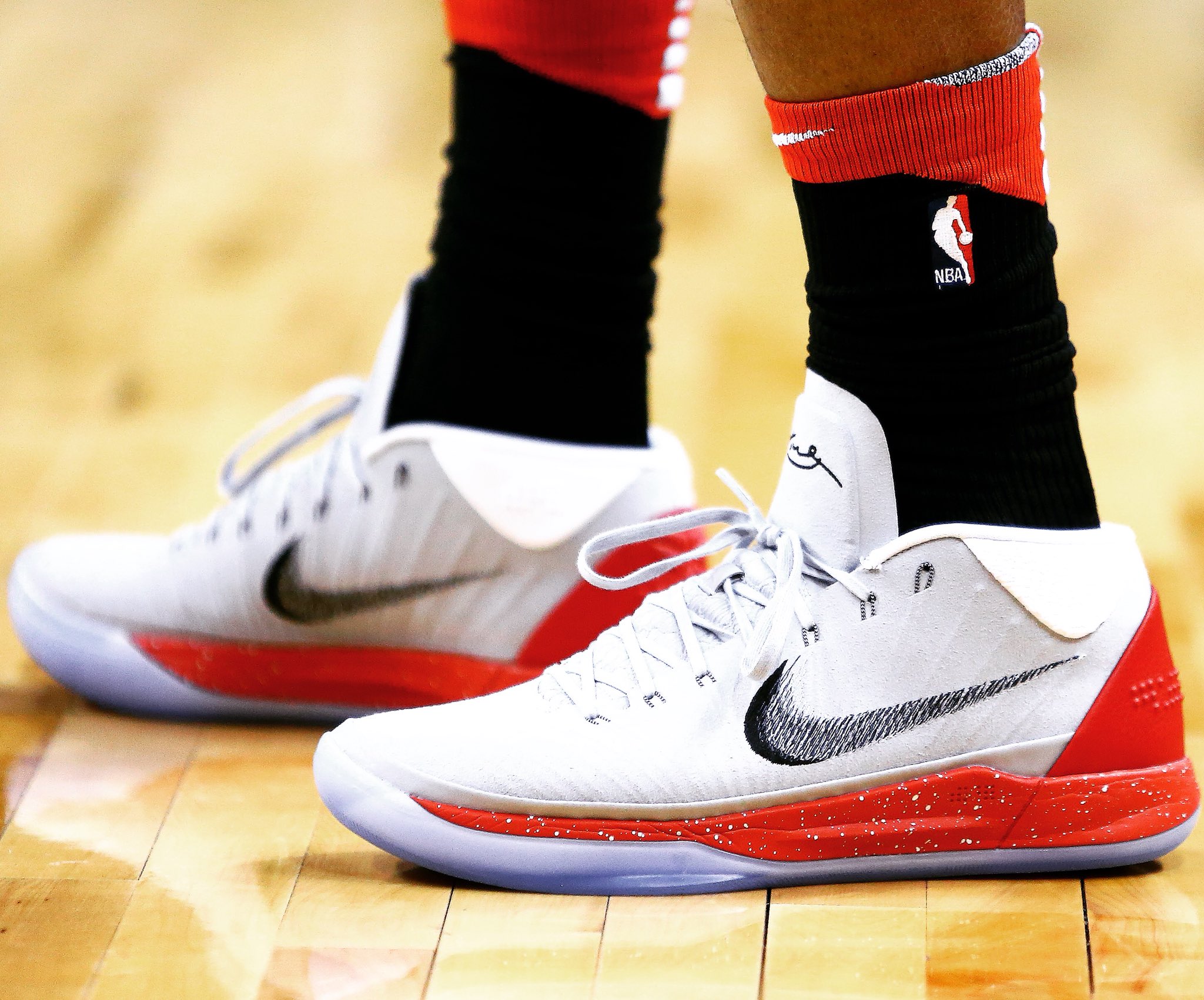 demar derozan kobe ad mid