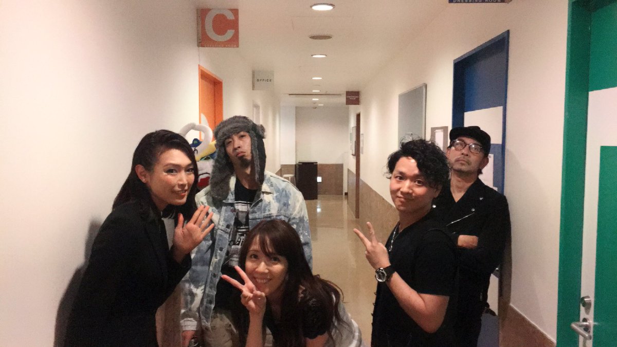 worldclocks108's tweet photo. 新年1発目！WorldClocksライブ無事に終わりました♪ WorldClocks×ファッションショー×ZeppTokyo楽しんでもらえましたでしょうか？今回ランウェイ中のDJとVJはワークロが提供させて頂きました！ とても楽しかった！！有難うございました♪

#WorldClocks #ワークロ #ZeppTokyo https://t.co/F7u7epX6nL