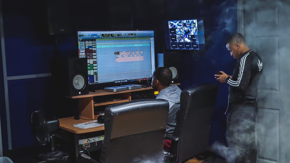 DenoBrownFilms's tweet photo. Studio sessions ease the mind! 
📸: @DenoBrownFilms #shootfirsteditlast https://t.co/Ea8sopIX3a
