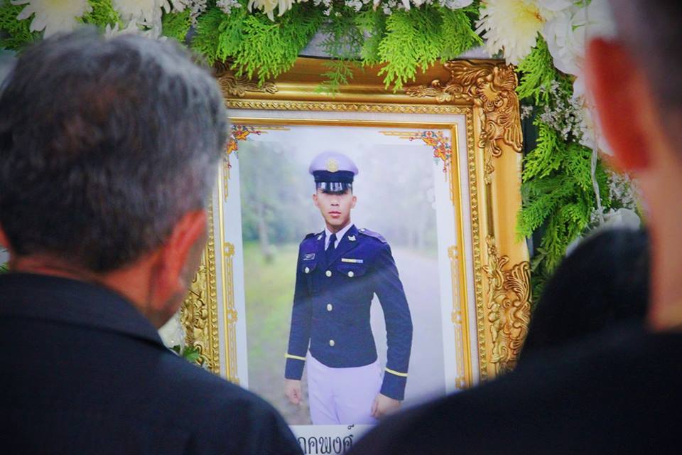 thestandardth's tweet photo. SHORT NEWS: กองทัพไทย นัดคุยครอบครัวน้องเมย พรุ่งนี้ (23 ม.ค.) แต่ไม่ให้เอกสารสอบสวน อ้างเป็นเรื่องภายใน ครอบครัว เผย เอาผิดทุกคนที่เกี่ยวข้อง ไม่ใช่เพียงแต่ผู้บังคับบัญชา #TheStandardCo https://t.co/5VqasgsS4e https://t.co/YRu10nR8UA
