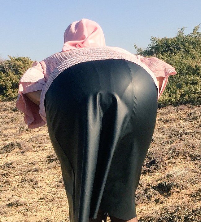 TurbanliNisanur's tweet photo. ayyy my breasts opened 😍 😘 😜 👠 👠 👗 h