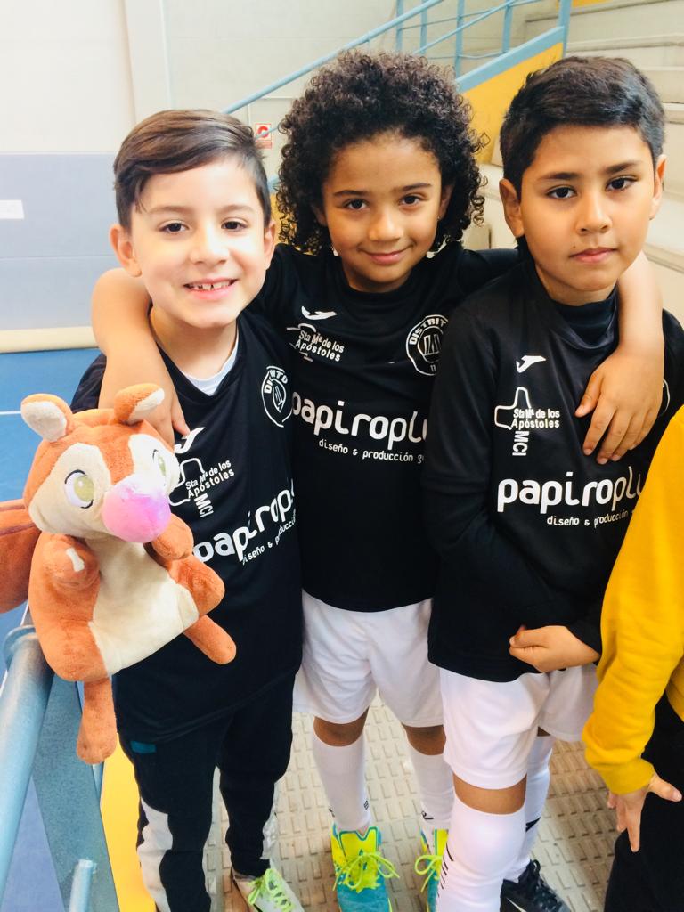 bertodiaz97's tweet photo. 8a Jorn. Prebenjamin @SMAMadrid @Distrito11fs 2-3 Kobe Carabanchel. Partido muy disputado donde los nuestros estuvieron apunto de conseguir la victoria. A pesar del resultado se jugó mucho mejor. Contentos además por poder estrenar la nueva equipación. #SMAMadrid https://t.co/WdJH10dAJr