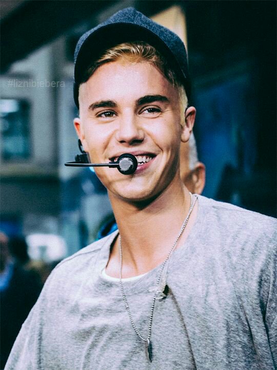 bestbieberpics1's tweet photo. #iHeartAwards #BestFanArmy #Beliebers https://t.co/LLmVWD014y