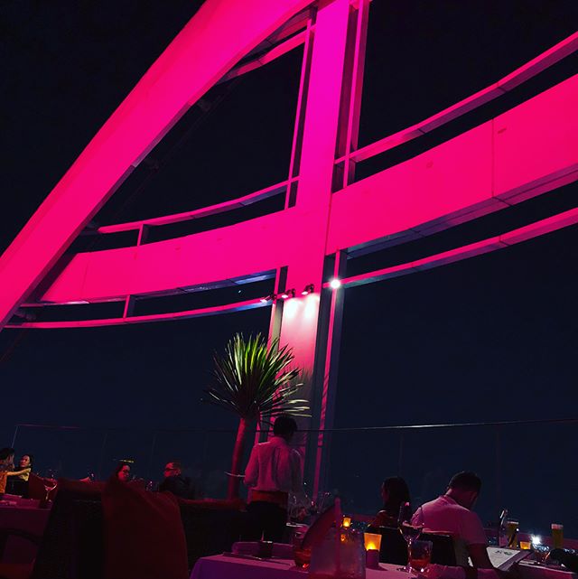 RedSkyBKK's tweet photo. An #amazing view, a #colorful place and an #unbeatable atmosphere melt together to form a unique and spatial #experience.
#Ontopoftheworld
📷@raito.minto https://t.co/CUMzVbm2Lw