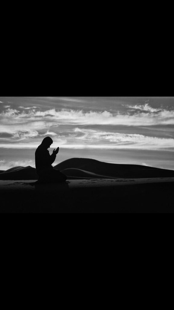 ha_______al's tweet photo. إلهي ما رفعتُ يدَيَّ … إلَّا
إليك…فأنتَ للدَّاعي قَرِيبُ

يخيبُ الظنُّ في كُلِّ البَرايا
ولكنْ فيكَ ربِّي… لا يخِيبُ https://t.co/00BWTzX5Iq