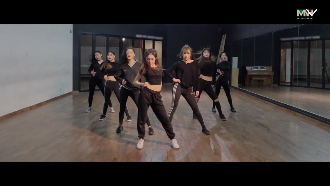 S S ダンスプラクティス個人的見どころ Look 安定のかっこよさ 最後のダンス 表情 いつもに増して強めな姐さん チョンハ降ろした後光の速さではけていく男性バックダンサー いつもだけど そして動画見るたびに思うこと ロゴ出来て良かっ