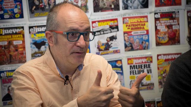Un humorista imputado por un chiste sobre la Policía y el 1-O alega ante la jueza que lo dijo como personaje de ficción eldiario.es/catalunya/poli…