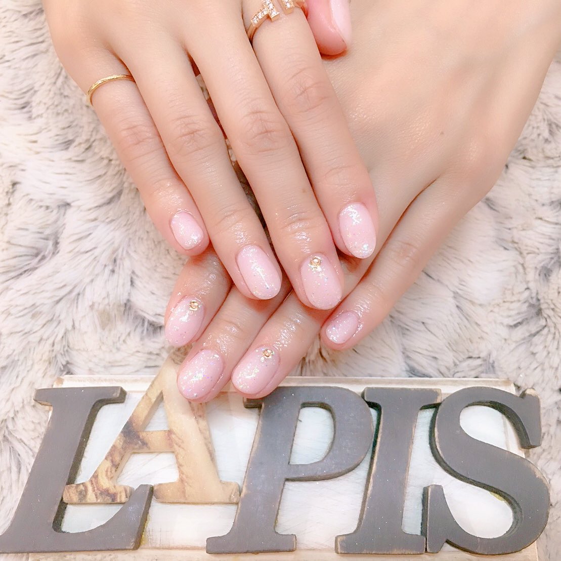 satomiiin20's tweet photo. 新しいNailです♥️

春服撮影が始まるから
きらきら&amp;春ピンク💕

ペディキュアは年中する派です♬
靴下脱いだときに ぼろぼろの爪だったら嫌だなぁ😭💔

足元もかわいくしましょ💋 https://t.co/9ejdAAgoTI