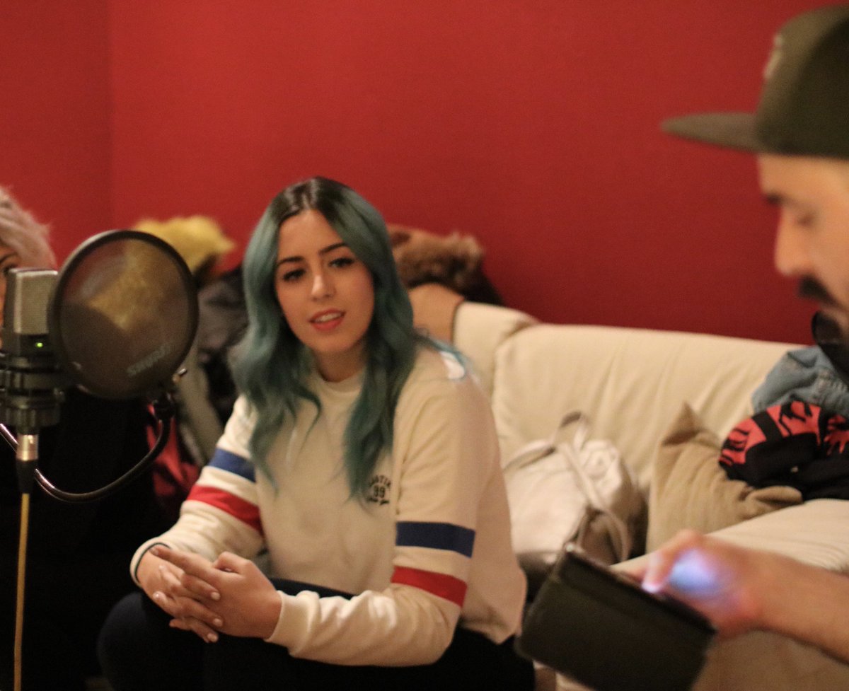 SweetCalifornia's tweet photo. ¡Momento de componer temas nuevos en #Lisboa rodeados de un equipazo! https://t.co/5D1BoBAN0I