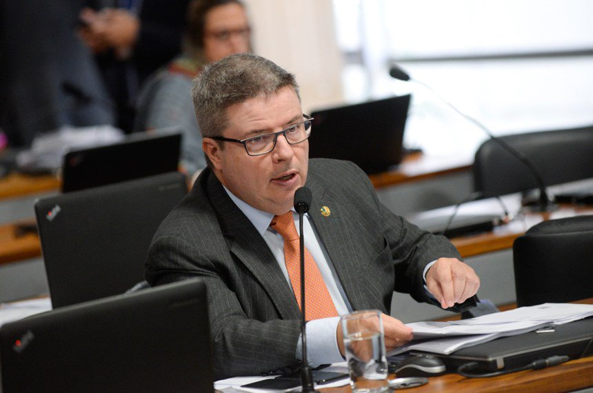 SenadoFederal's tweet photo. PEC garante aos municípios participação de 20% nos impostos a serem criados https://t.co/fA6AtMM0eq https://t.co/gGiE2FDE6s
