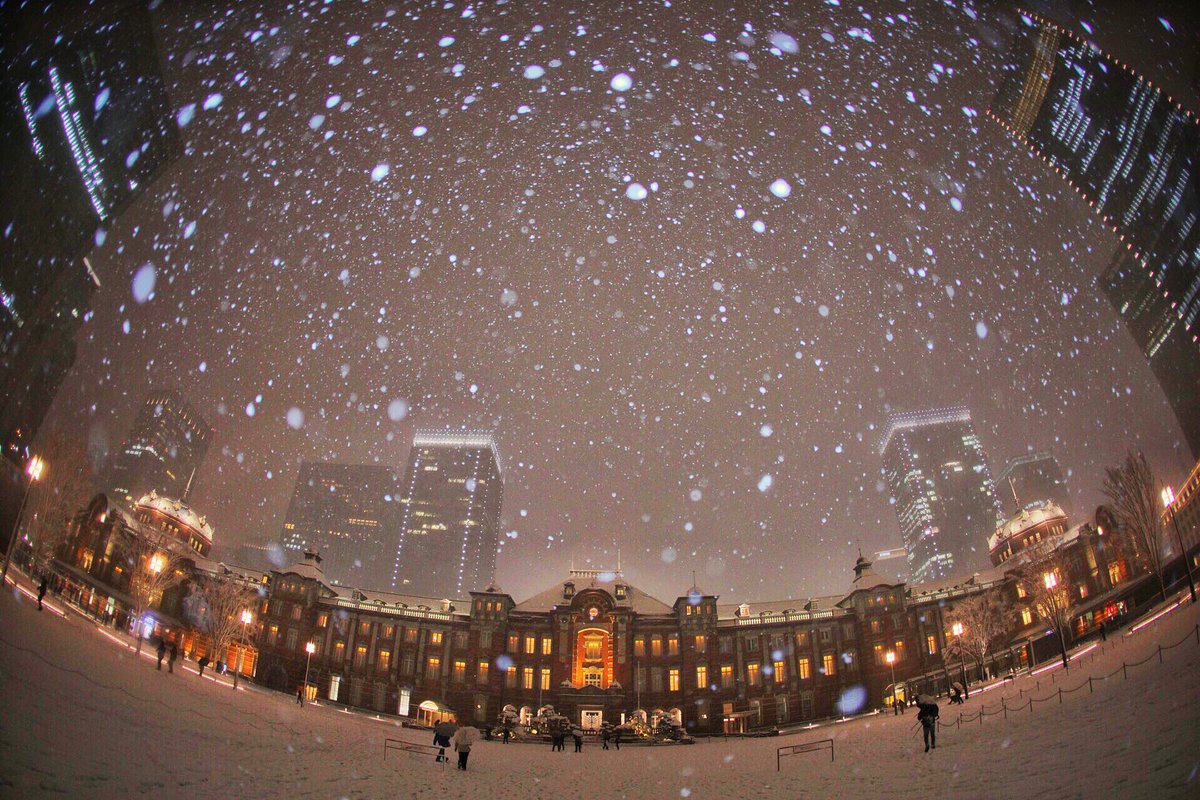 Kanke Yusuke 雪 降りしきる 東京駅 Kanke Yusuke 雪 降りしきる 東京駅