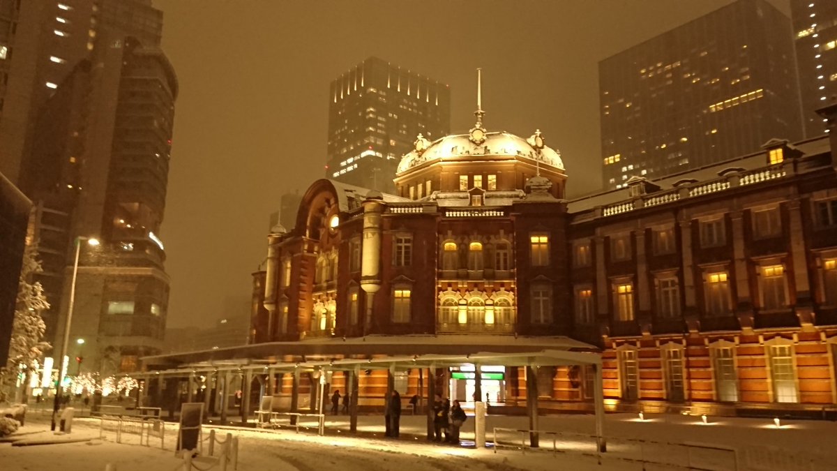 絶景 雪 夜 東京駅 カメラマン 帰宅難民覚悟で撮影に挑むカメラマンの方々の写真がカッコイイ Togetter 絶景 雪 夜 東京駅 カメラマン 帰宅難民覚悟で撮影に挑むカメラマンの方々の写真がカッコイイ Togetter