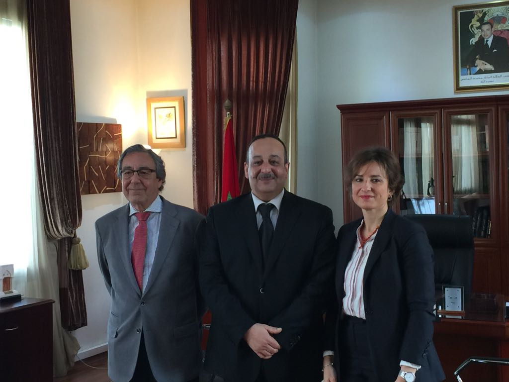 Esta semana nos encontramos en tierras del país vecino, Marruecos, trabajando en nuevas líneas de colaboración institucional. En la mañana de hoy la dirección de la Fundación Tres Culturas se ha reunido con el ministro de Cultura y Comunicación de Marruecos, Mohamed Laaraj.