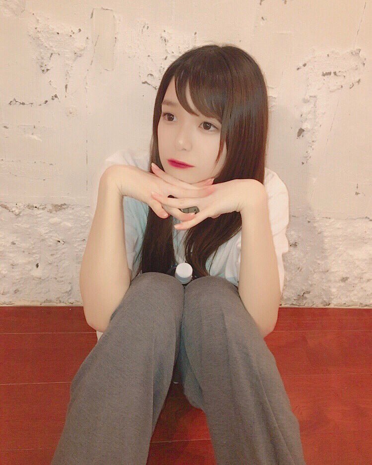 しとうもも 前髪巻けない巻くの苦手で前髪巻く という習慣が無い僕が前髪伸びてしまって辛い所 似合う なんかとりあえずチョイチョイってして恰も前髪きっちり左に集めろ 女ぶってるけど恥ずかち ちゃっかし朝 前髪 巻き方でyoutube検索して女子の動画見