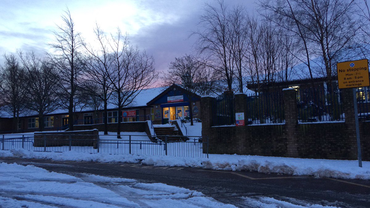 SouthStreetPrim's tweet photo. How pretty did our school look last week in the snow? #winter #snow #prettyschool #SouthStreet https://t.co/pYZ5fzU34C