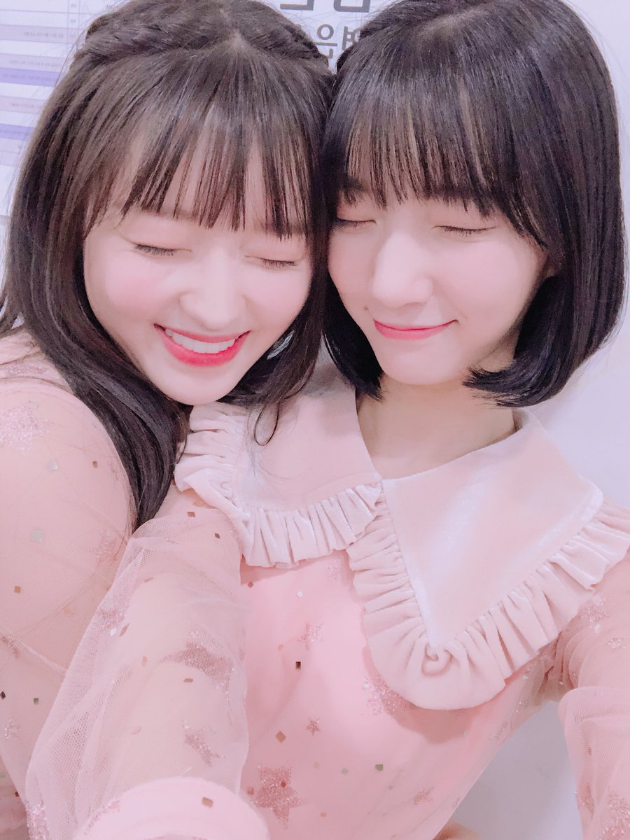WM_OHMYGIRL's tweet photo. #룸메이트 #비니 #유아 #뽀뽀쪽-😘
첫 번째 밤 와주신 미라클 고마워요😍 
모두모두 첫 번째 밤 달콤하게 잘자요🤗💜 https://t.co/0XpGVJB3Tp