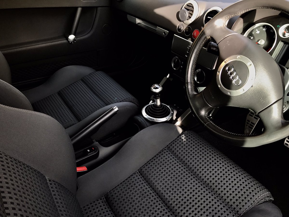 MotorSplash_'s tweet image. One of our regulars in for a maintenance wash. Audi TT top of of Swissvax-shield and Gtechniq L1 to the roof #valeting #Gloucester #swissvax