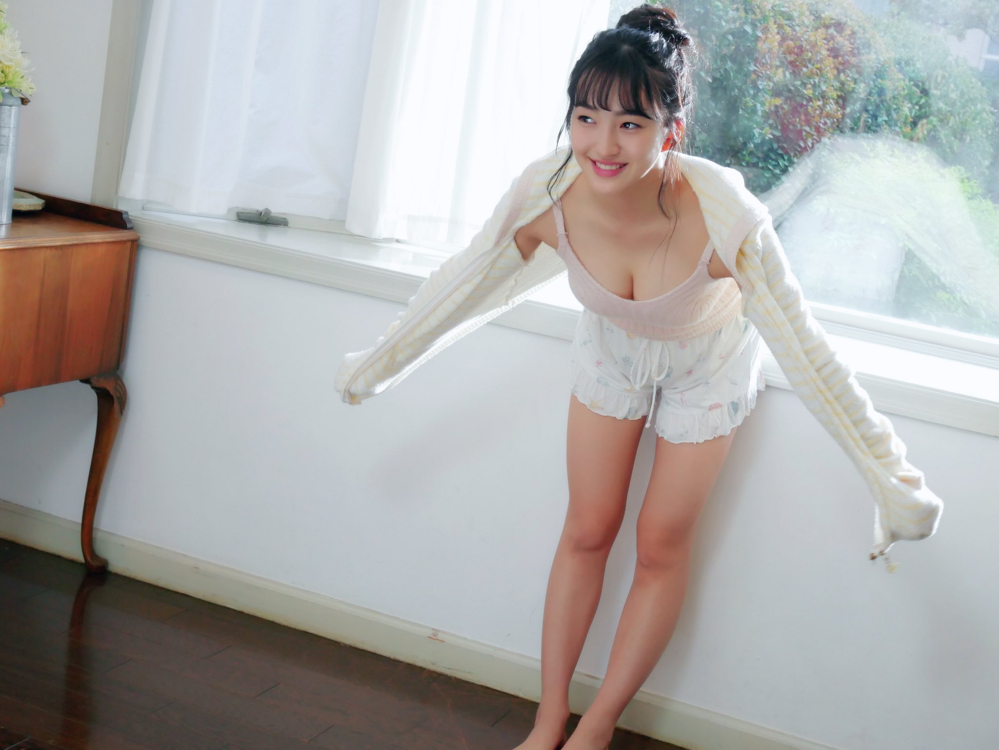田島芽瑠 Twitterissa おやすみなさい ヤングアニマル嵐 オフショット 田島芽瑠 Twitterissa おやすみなさい ヤングアニマル嵐 オフショット