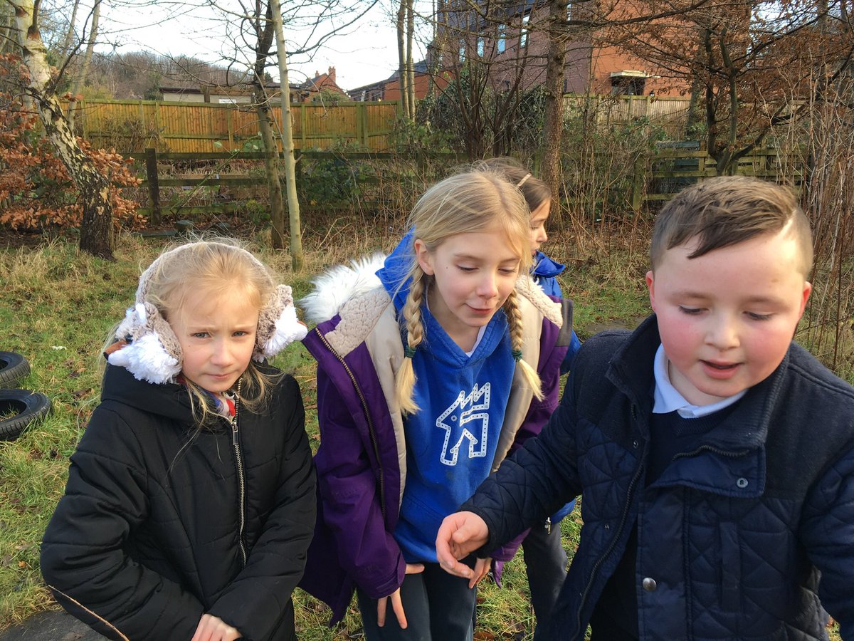 AusLexiconClub's tweet photo. Lexicon club enjoying games in the wildlife area. @austhorpeschool https://t.co/mK8bZlKi7U