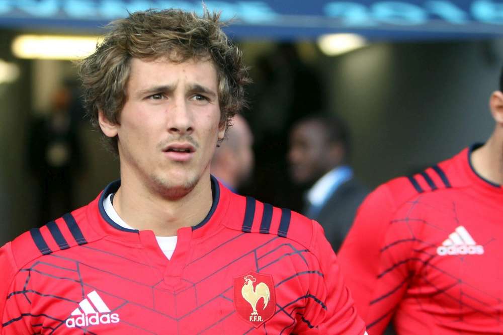 #XVdeFrance : <a href="/BriceDulin/">Brice Dulin</a> et <a href="/MorganParraOff/">Morgan Parra</a> forfaits pour l'Irlande ils sont remplacés par <a href="/Serin_Baptiste/">Baptiste Serin</a> et <a href="/hugobonneval/">Hugo Bonneval</a> #FRAIRL 
Pour suivre le <a href="/SixNationsRugby/">Guinness Men's Six Nations</a> : sport.francetvinfo.fr/rugby/tournoi-…