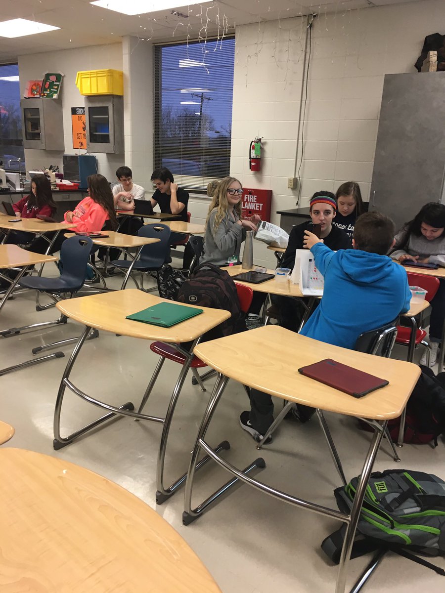 jcass8430's tweet photo. Visiting class with Mrs. May to see different review strategies. Nerd Battleship was our favorite! #studentchoice #CGPineapple https://t.co/ZionBcyUji