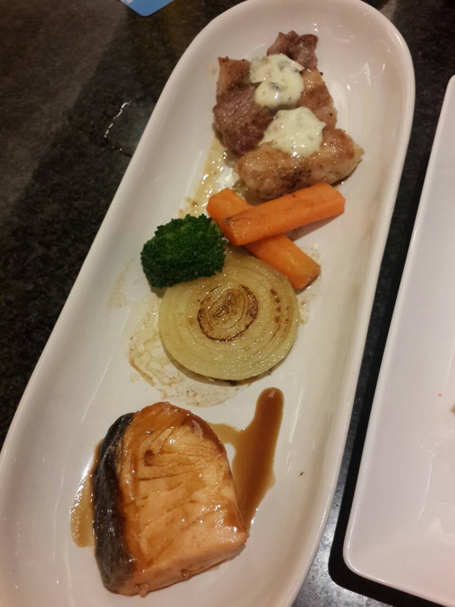 winegrape1's tweet image. อิ่มแล้วฮะ