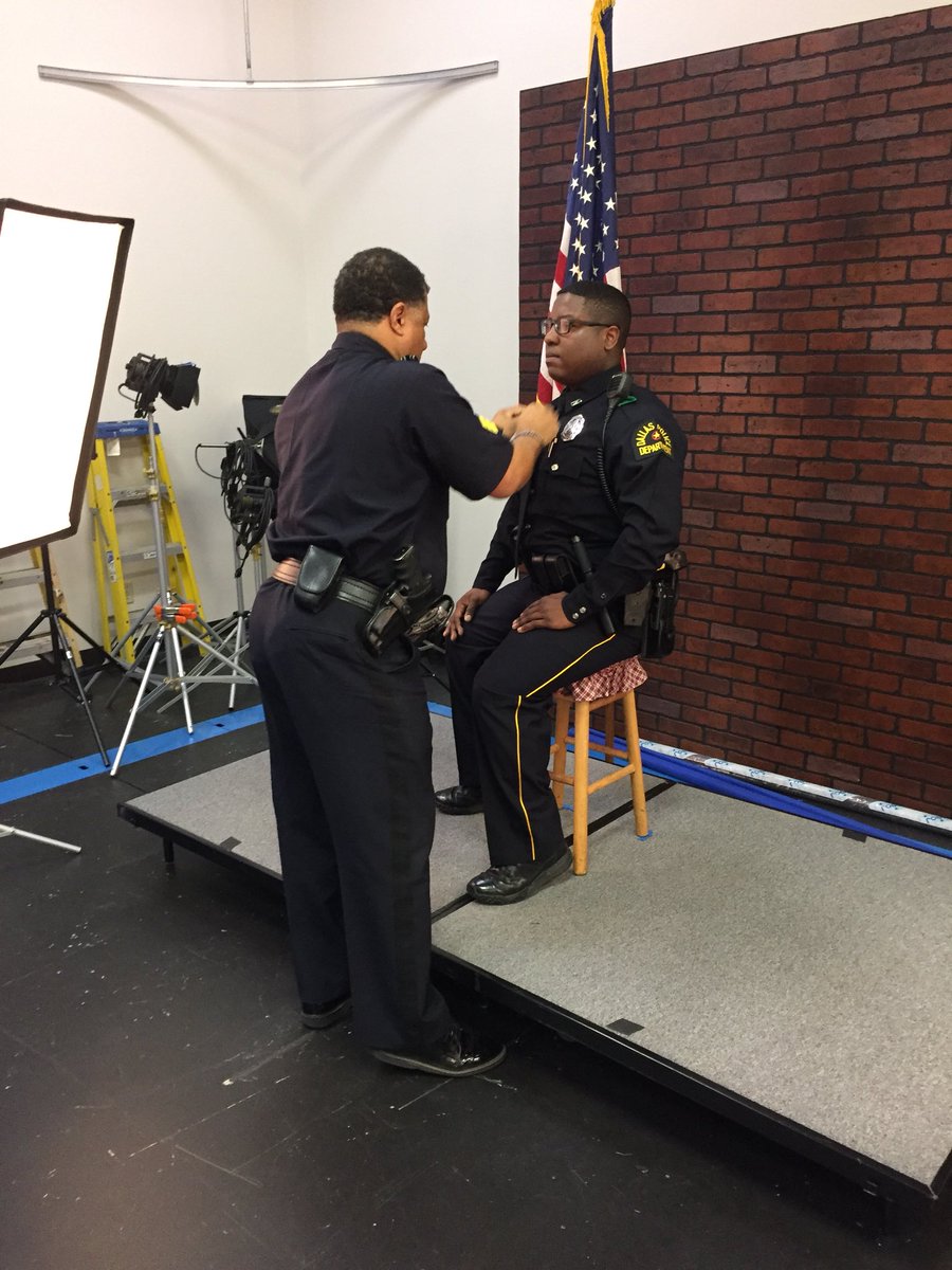 DPDAcademy's tweet photo. #DPDClass356 picture day with Sgt. Brooks #trainingthebest #JoinTheForce https://t.co/mlZyJPFuOt