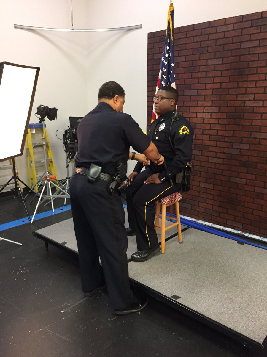 DPDAcademy's tweet photo. #DPDClass356 picture day with Sgt. Brooks #trainingthebest #JoinTheForce https://t.co/mlZyJPFuOt