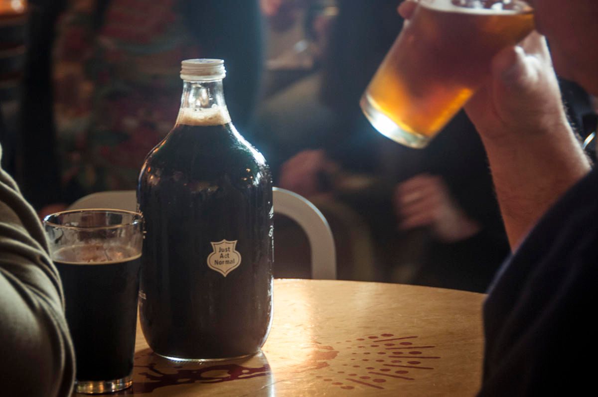 HighFiveThreads's tweet photo. Do's and don'ts of a #TraverseCity beer tour: https://t.co/4HoqP7wWcd #HighFiveThreads #ShopLocal #DrinkLocal https://t.co/XJGcfz9Ju9