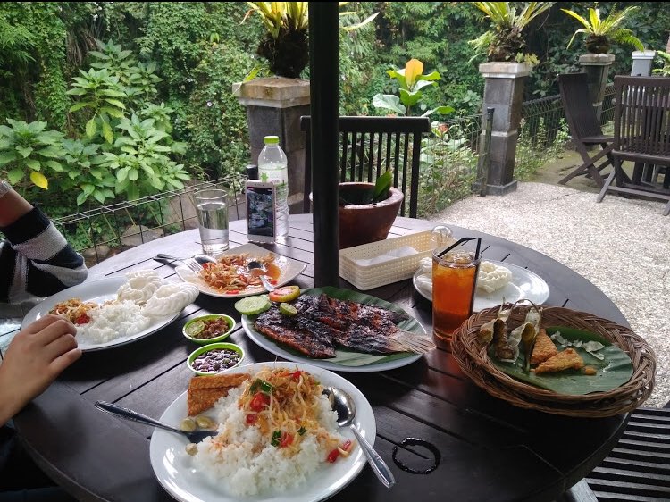beeboo2006's tweet photo. Dulang Restoran
احد المطاعم في #بونشاك التي تقدم المأكولات البحرية والاندونيسيه ملاصق لمطعم كماننا اطلاله المطعم واسعاره 👍👍👍
https://t.co/9B5lKUoNG9 https://t.co/kIogV3qoWe