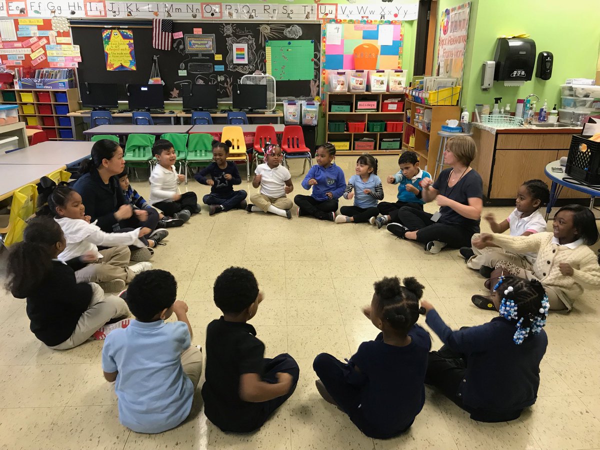 Moving &amp; Grooving in Room 234 @ BHOES! <a href="/MirthilBuilt/">The Hip Hop Principal</a> #feelinthe509