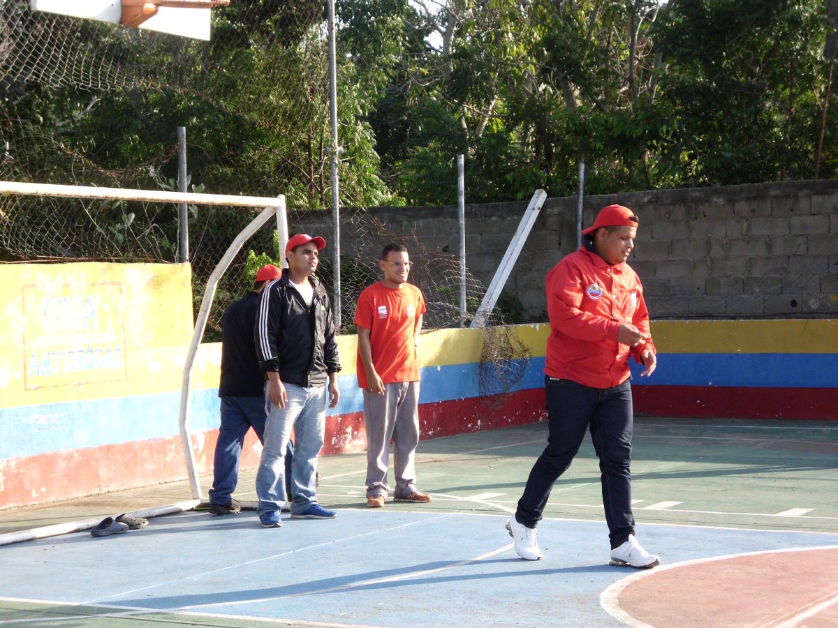 ONACapistrano's tweet photo. #sucedeHoy:El dia sabado 21 en el municipio capistrano se realizaron juegos de pelotica de goma con la comunidad resultando victorioso el equipo de comisionados de la ona después de una sorprendente  remontada @Fran_Ortiz53 @alexandernaser1 @CharlyUriepero https://t.co/eF7iYaQD5J