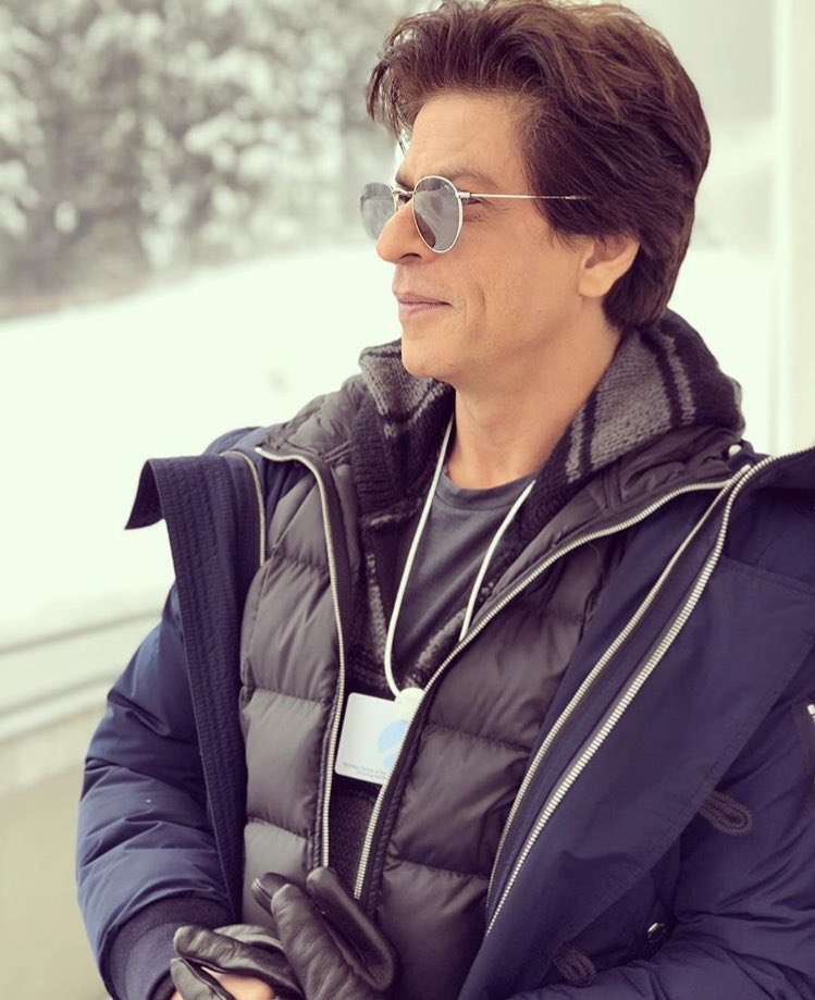BollyEnt's tweet photo. #CrystalAwardForSRK https://t.co/vVHTb1FYXD