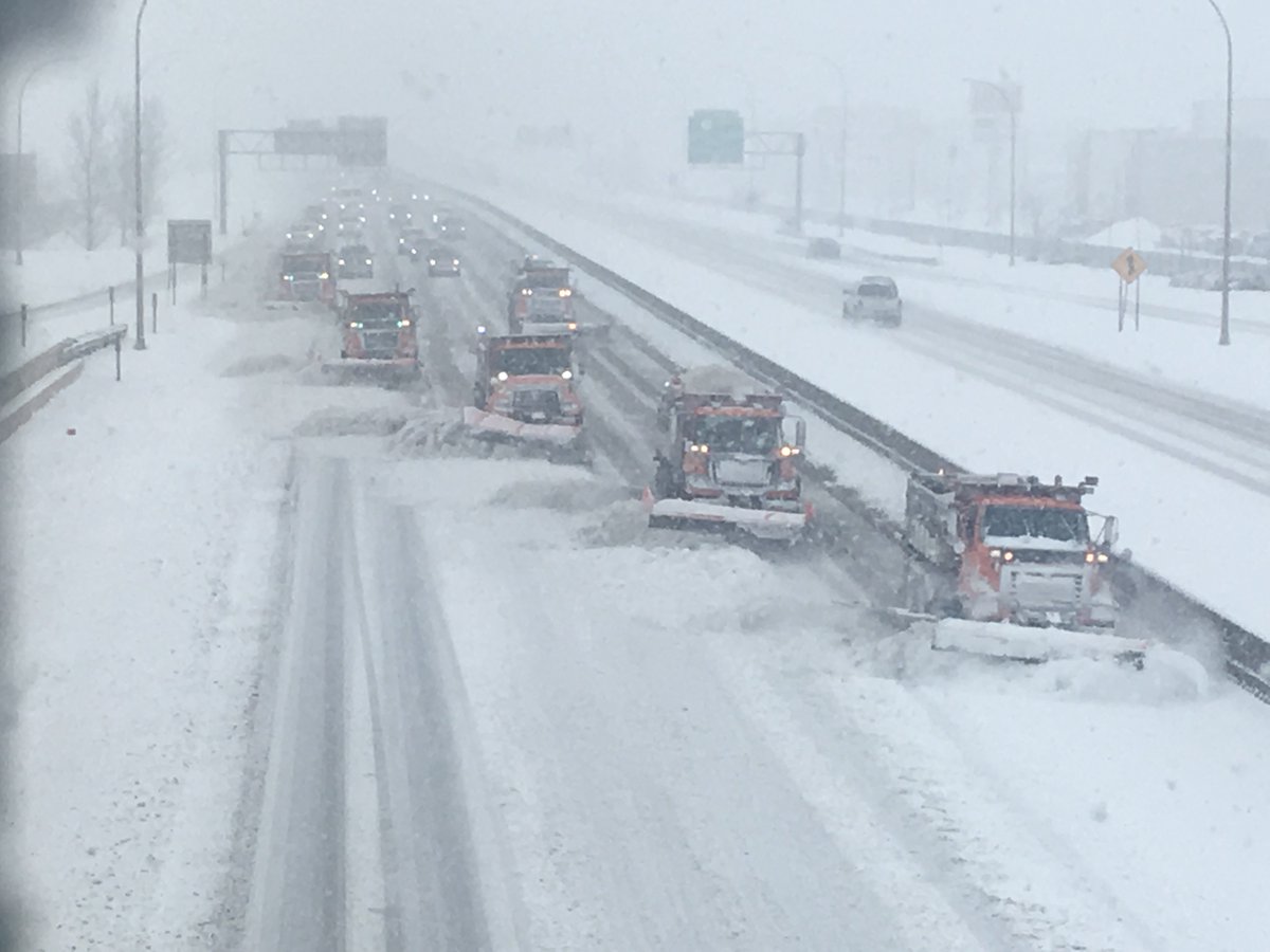 mndotsoutheast's tweet image. We're clearing the path. #MnDOT is gang plowing Hwy 52 through #rochmn to try to get ahead of this steady, wet snow. Slow down, keep an eye out for snowplows.