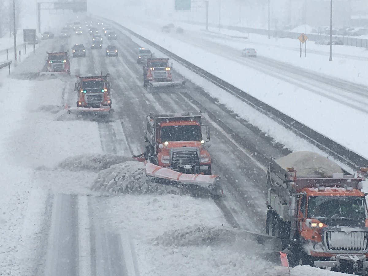 mndotsoutheast's tweet image. We're clearing the path. #MnDOT is gang plowing Hwy 52 through #rochmn to try to get ahead of this steady, wet snow. Slow down, keep an eye out for snowplows.