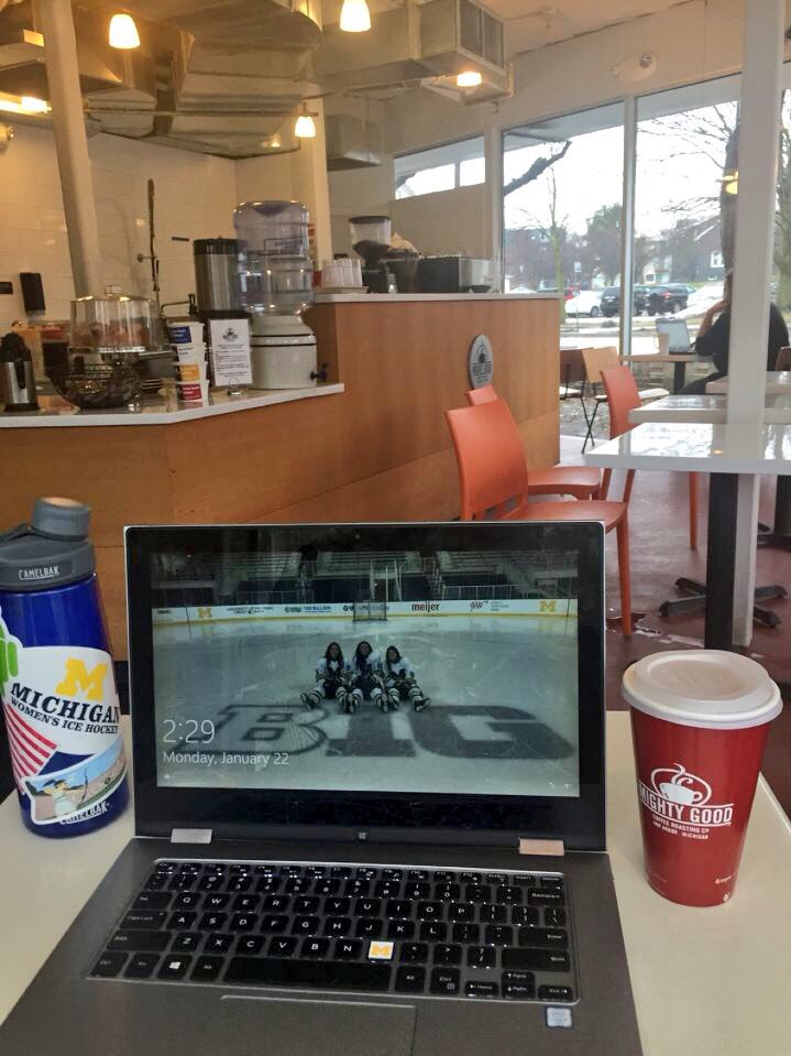 umichwhockey's tweet photo. Just a pic of two of your favorite things: @UMwomenshockey wallpapers and some mighty good coffee😍😍 https://t.co/3XLgQYm8p1