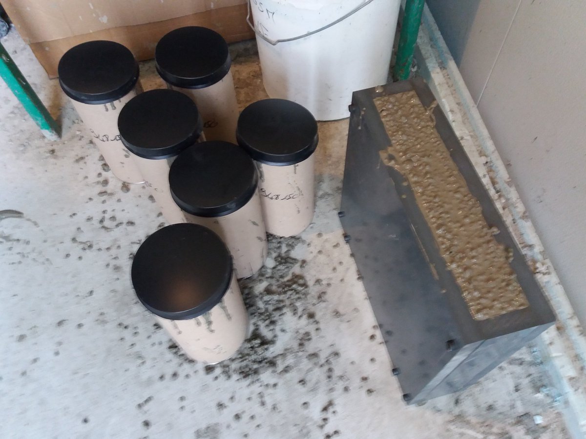 spinard_edycem's tweet photo. Essais de validation du #Béton #Isolant #Structurel sur la centrale  @Edycem_Beton Heric avec @fhumeau_edycem  @CentraleNantes  CHB merci👍 https://t.co/U0dtmu1Ars