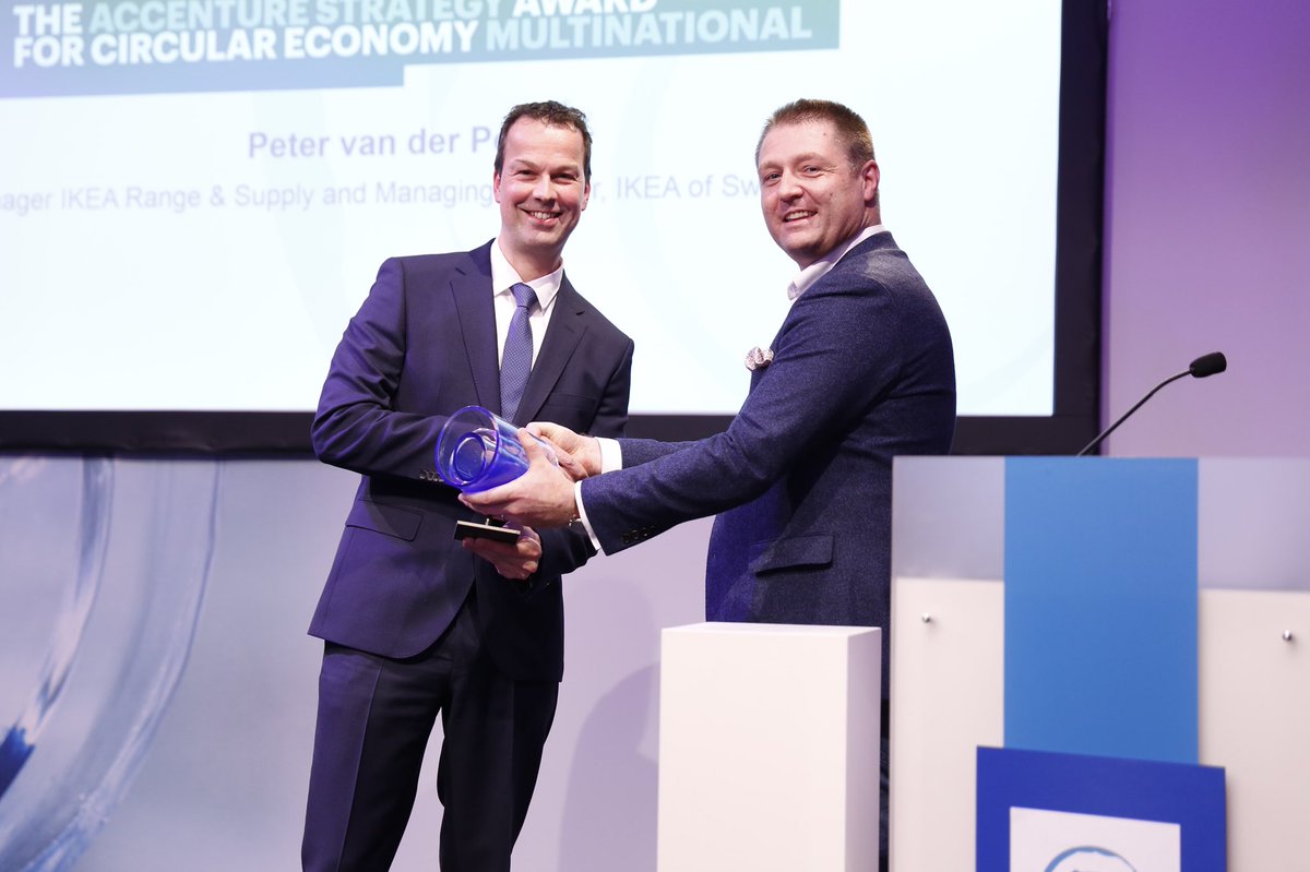 Congrats to <a href="/IKEAtoday/">IKEA Today</a>, the winner of the @AccentureStrat Award for #CircularEconomy Multinational. @PeterLacy presents award to Peter van der Poel. #TheCirculars2018