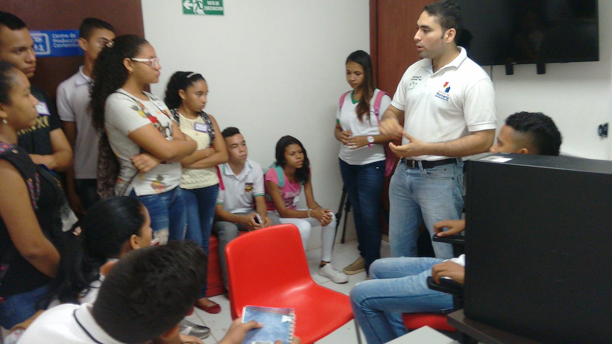 PVDplusINEM's tweet photo. Los nuevos estudiantes del Colegio INEM conociendo el @PVDplusINEM @TICMonteria @SemMonteria https://t.co/NWnNcXC5T7