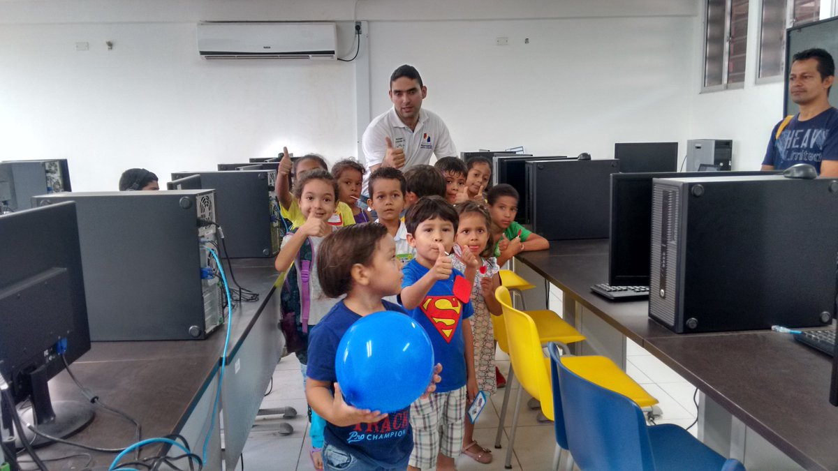 PVDplusINEM's tweet photo. Los nuevos estudiantes del Colegio INEM conociendo el @PVDplusINEM @TICMonteria @SemMonteria https://t.co/NWnNcXC5T7