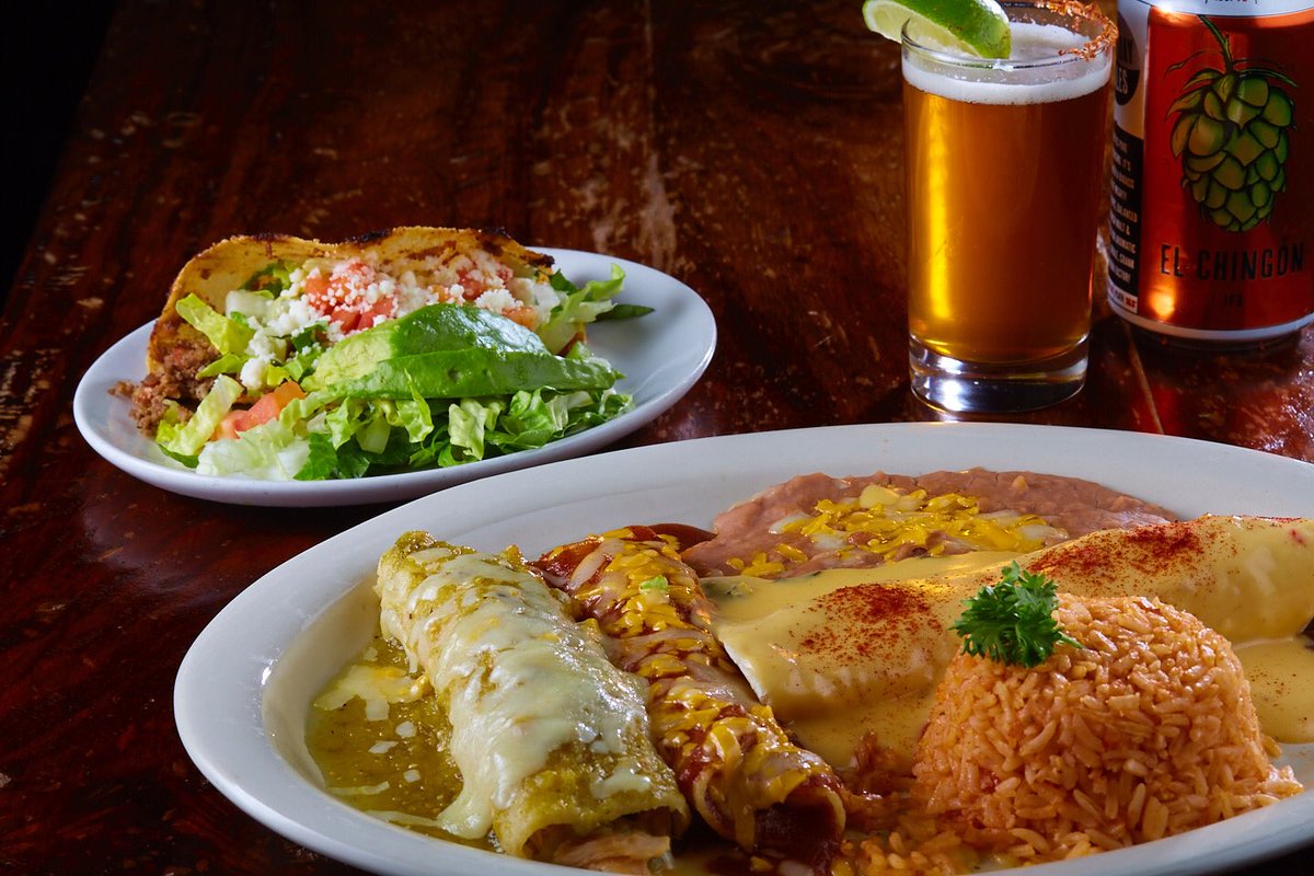 jorgestexmex's tweet photo. When it's cold outside, we crave something hot and hearty. And nothing screams "hot and hearty" like a great Tex-Mex meal! Join us for dinner tonight in beautiful @OneArtsPlaza in #DallasArtsDistrict. https://t.co/XSxMT78Bej