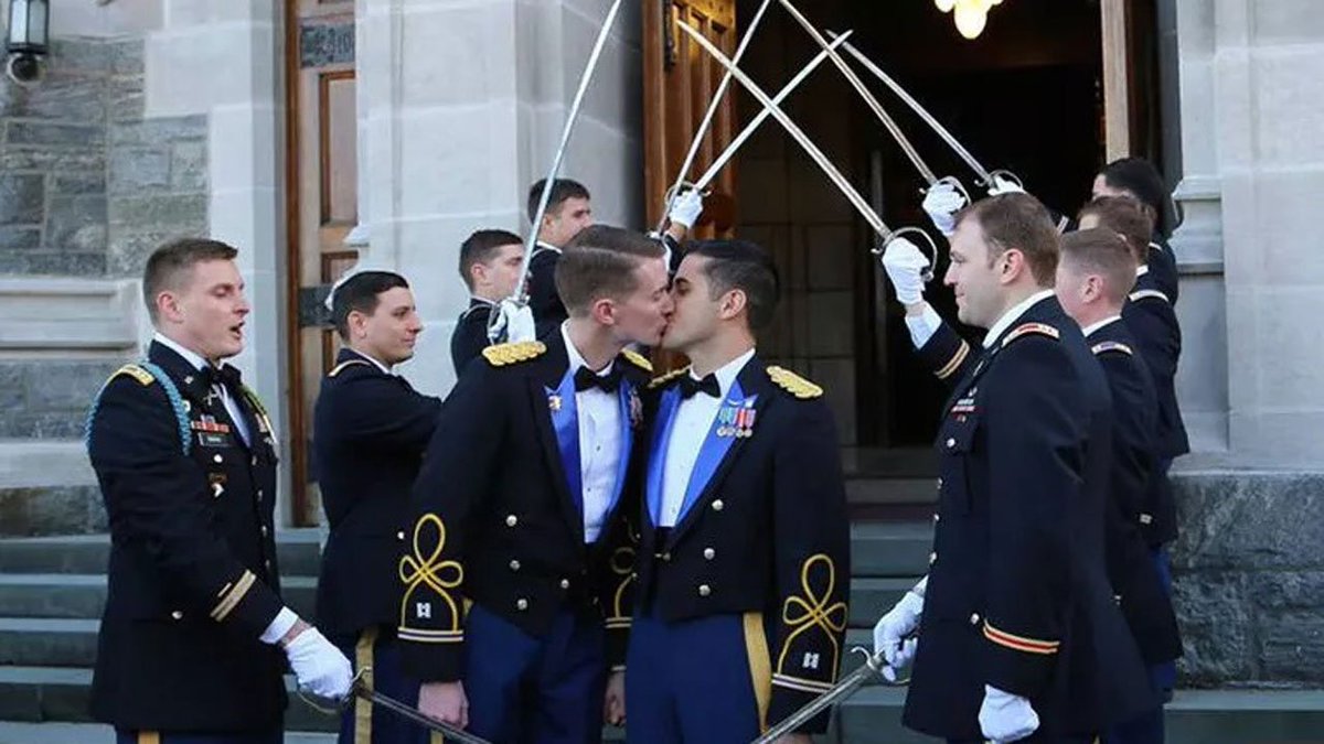 Same-sex active-duty couple weds at West Point bit.ly/2BjOdDu?utm_so… https://t.co/FuGXQH44gG